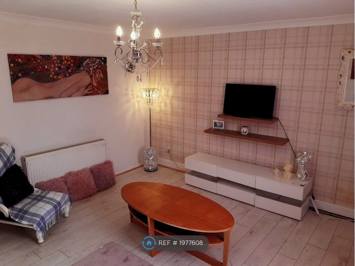 2 Bedroom Maisonette To Rent In Roch Way, Whitefield, Manchester, M45