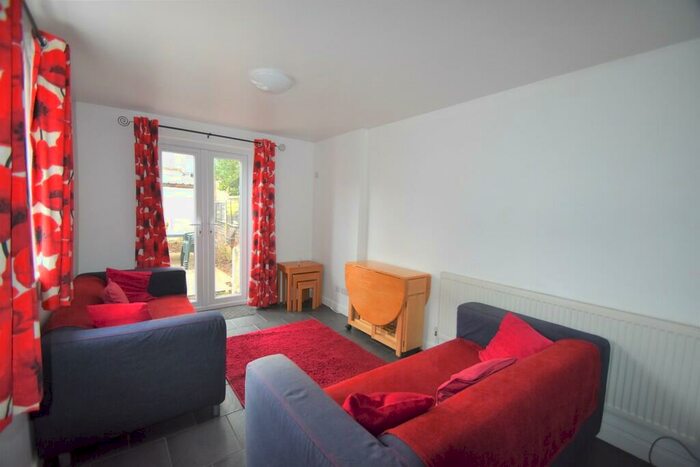 5 Bedroom Terraced House To Rent In Manners Road, Southsea, PO4