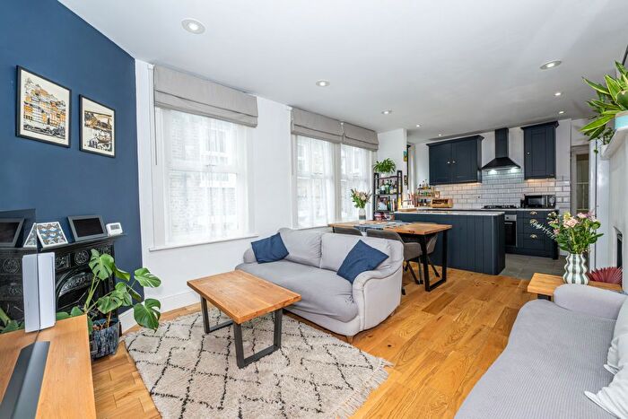 3 Bedroom Flat For Sale In Latchmere Road, Battersea, London, SW11