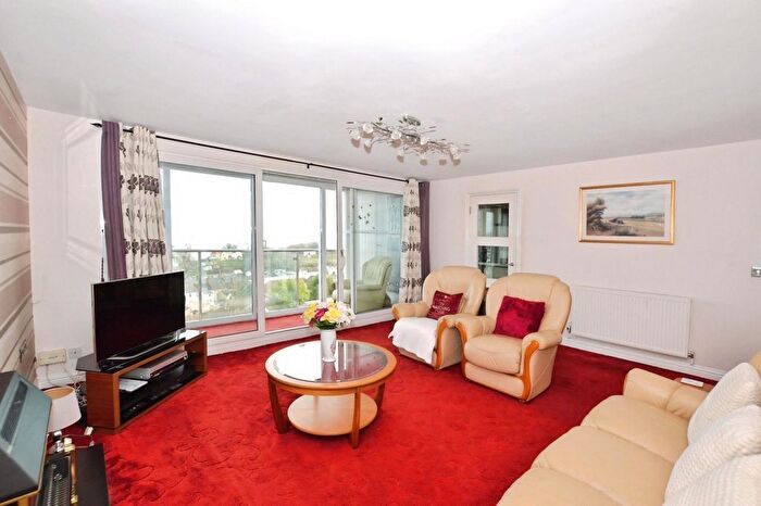 2 Bedroom Flat For Sale In Lyme View Road, Babbacombe, Torquay, Devon, TQ1