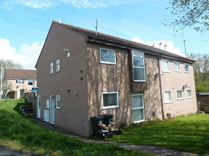 2 Bedroom Flat To Rent In Woodfield Close, Exmouth, EX8