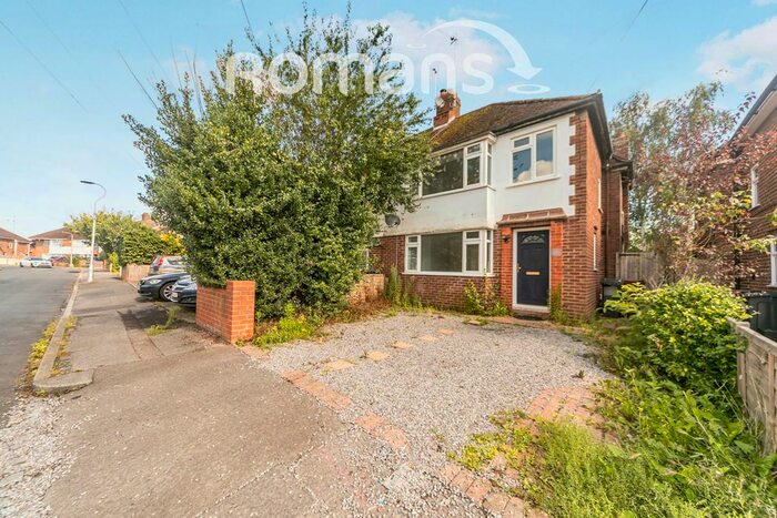 3 Bedroom Detached House To Rent In Mayfield Drive, Caversham, Reading, RG4