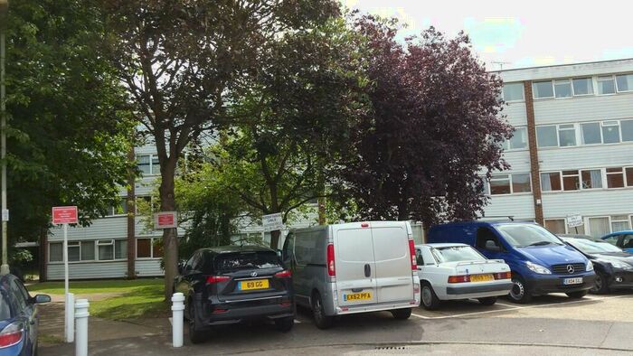 2 Bedroom Flat To Rent In Long Green, Chigwell, London, IG7