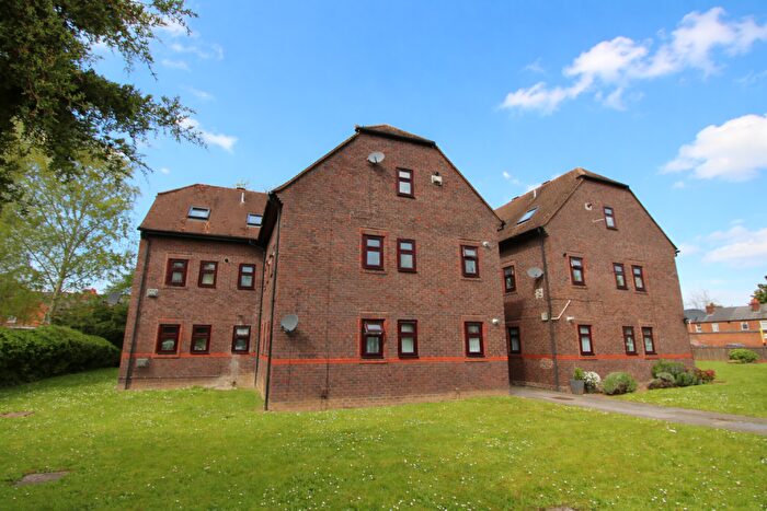 1 Bedroom Apartment For Sale In Brock Gardens, Reading, RG30