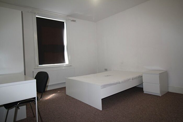 1 Bedroom Property To Rent In Harold Road, LS6