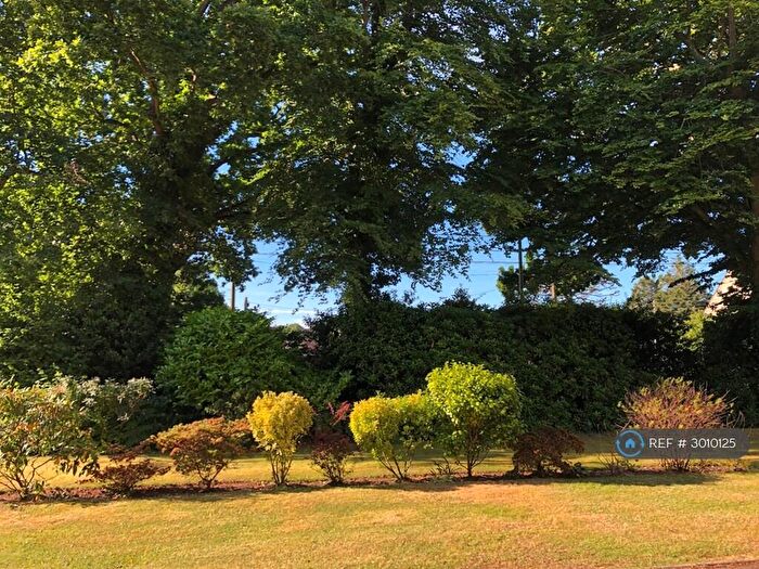 2 Bedroom Flat To Rent In Spencer Court, New Milton, BH25