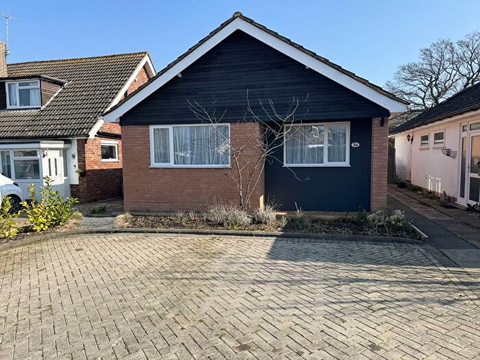 2 Bedroom Bungalow For Sale In Hurst Close, Staplehurst, Tonbridge, TN12