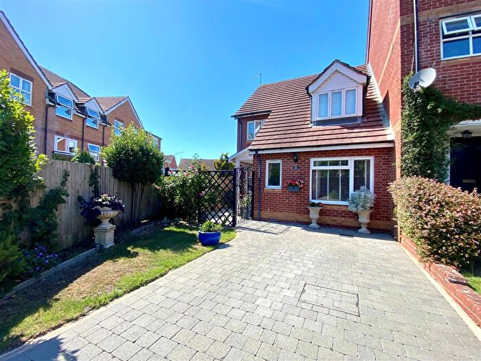 3 Bedroom End Of Terrace House For Sale In Angelica Way, Whiteley, PO15