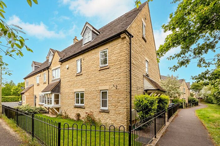 5 Bedroom Semi-Detached House For Sale In Oaks Meade, Carterton, Oxfordshire, OX18