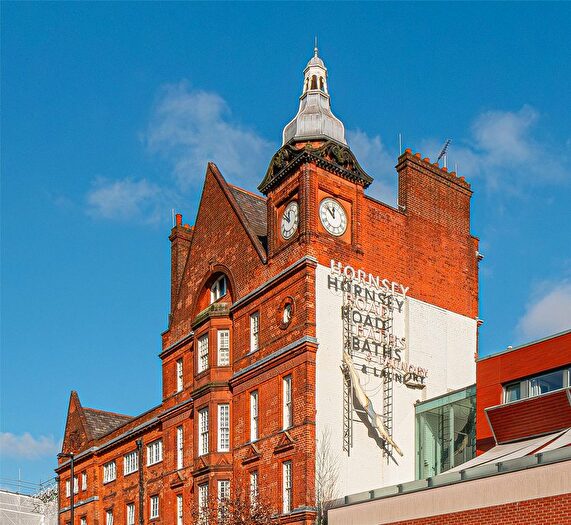 3 Bedroom Flat For Sale In Tiltman Place, Islington, London, N7