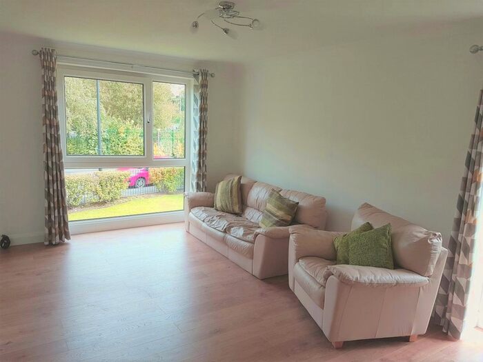 2 Bedroom Flat To Rent In Grange Court, Altrincham, WA14