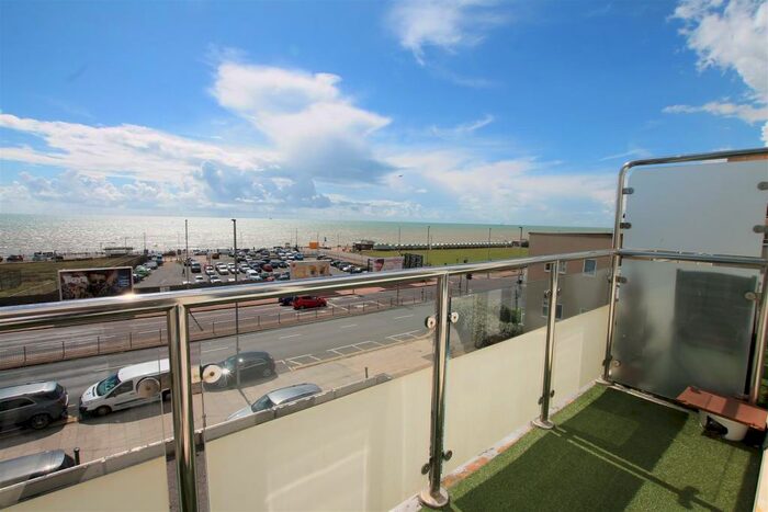 3 Bedroom Flat To Rent In Kingsway, Hove, BN3