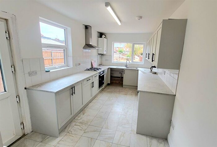 3 Bedroom Semi-detached House To Rent In London Road, Bedford, MK42