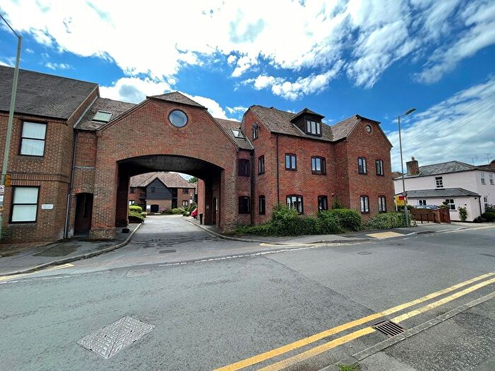 2 Bedroom Flat To Rent In Swan Court, Newbury, RG14