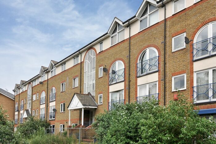 1 Bedroom Flat To Rent In Melville Court, Croft Street, London, SE8