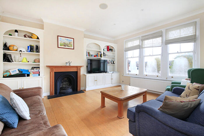 4 Bedroom Flat To Rent In Airedale Road, Wandsworth Common, SW12
