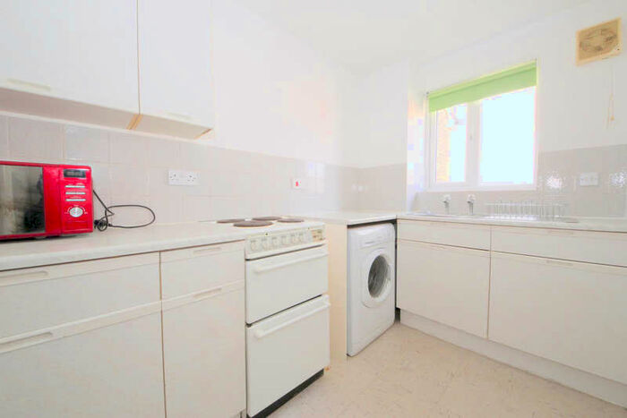 1 Bedroom Flat To Rent In Leigh Hunt Drive, Southgate N14