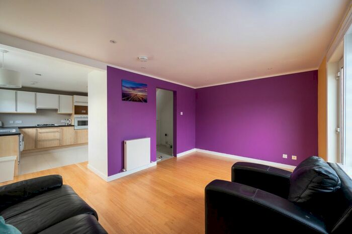 2 Bedroom Flat To Rent In Northfield Drive, Edinburgh, EH8