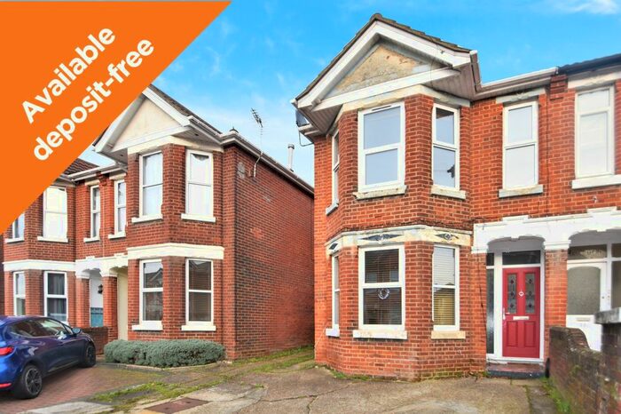 3 Bedroom Semi-Detached House To Rent In Rampart Road, Southampton, SO18