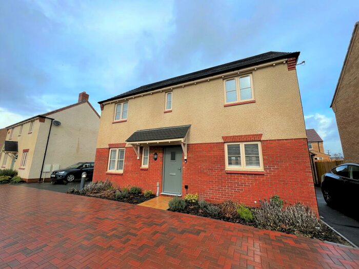 4 Bedroom Detached House To Rent In Seddon Gardens, Leighton Buzzard, LU7