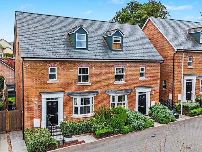 4 Bedroom Semi-Detached House For Sale In Par Drive, Tiverton, EX16