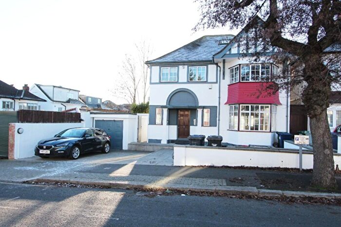 4 Bedroom Detached House To Rent In Cheyne Walk, London, NW4