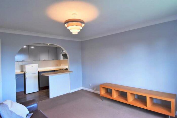 1 Bedroom Flat To Rent In Rushmon Court, Hook Road, Surbiton, KT6