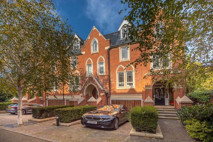 6 Bedroom Town House To Rent In Pomeroy Close, Twickenham, TW1