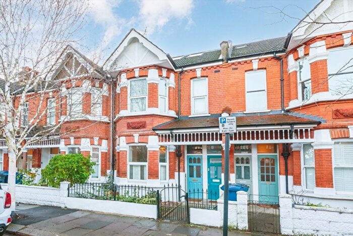 2 Bedroom Flat For Sale In Valetta Road, Acton, W3