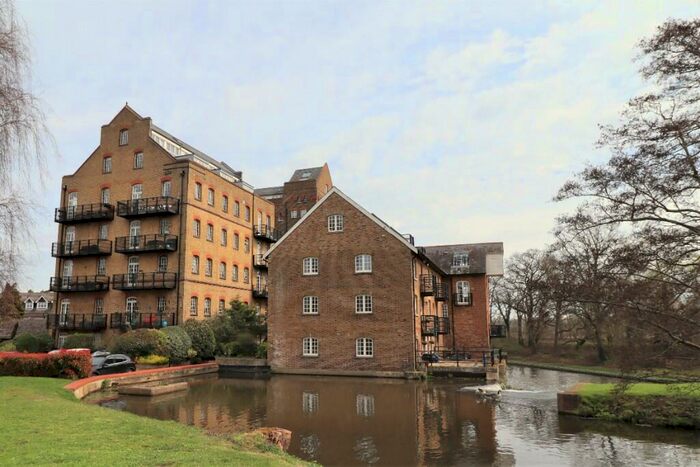 2 Bedroom Apartment To Rent In Bourneside Road, Addlestone, Surrey, KT15