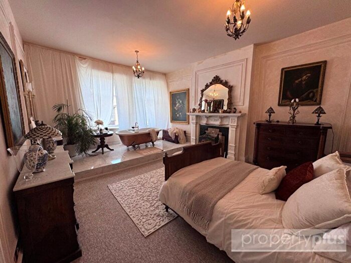 7 Bedroom Semi-Detached House For Sale In High Street, Cymmer, Porth, CF39