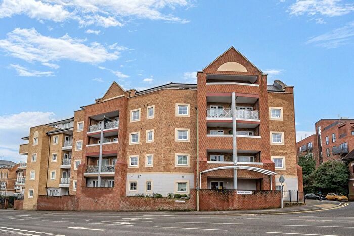 2 Bedroom Flat For Sale In Flambard Way, Godalming, GU7