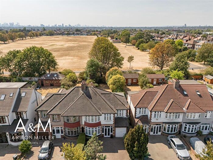 5 Bedroom Semi-Detached House For Sale In Abbotswood Gardens, Clayhall, IG5