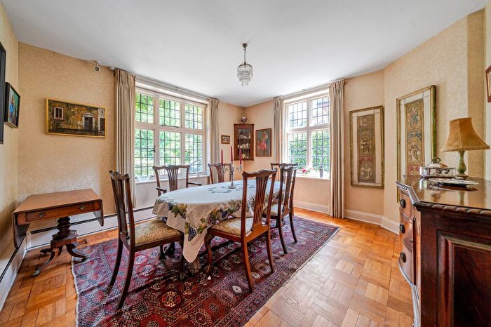 4 Bedroom Detached House For Sale In Oval Way, Gerrards Cross, SL9