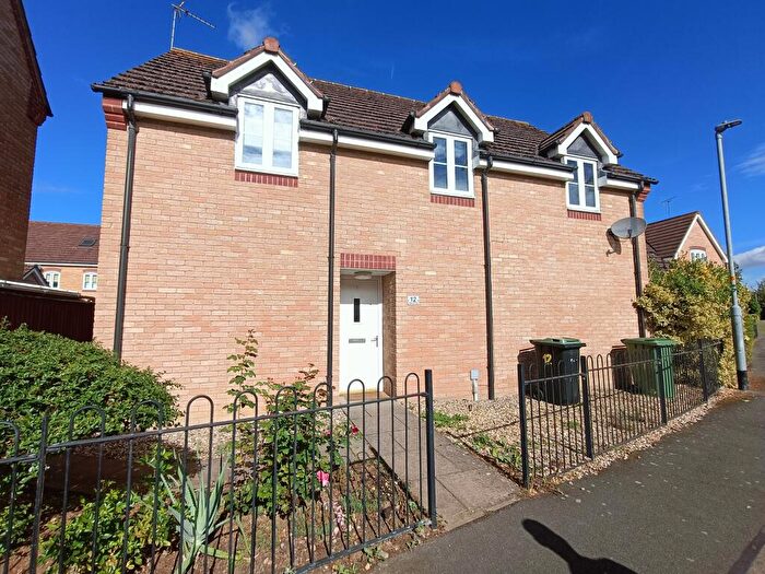 2 Bedroom Flat To Rent In Chequers Close, Oakley Vale, Corby, NN18