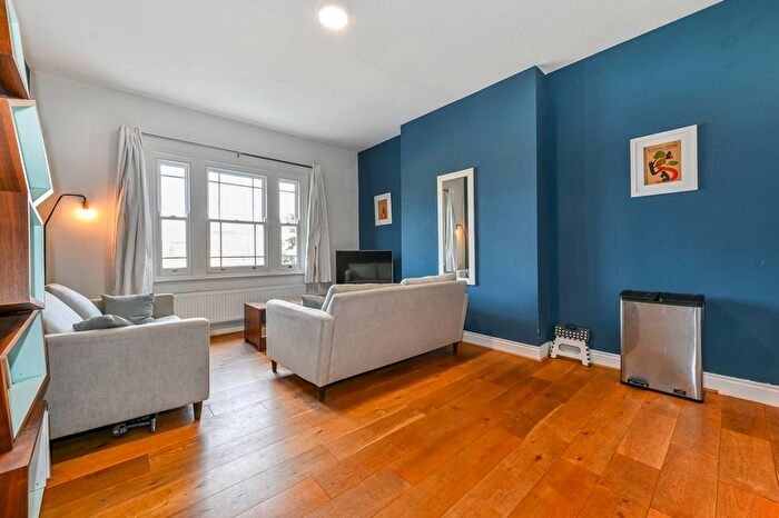 2 Bedroom Flat To Rent In Tollington Park, Stroud Green, London, N4