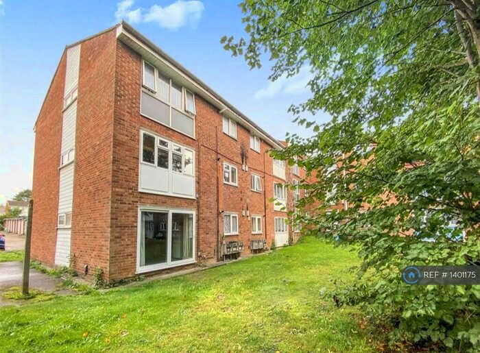 2 Bedroom Flat To Rent In Cleves Road, Hemel Hempstead, HP2