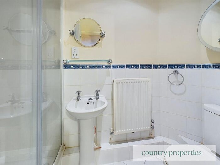 2 Bedroom Apartment To Rent In Oaklands Court, Welwyn, AL6