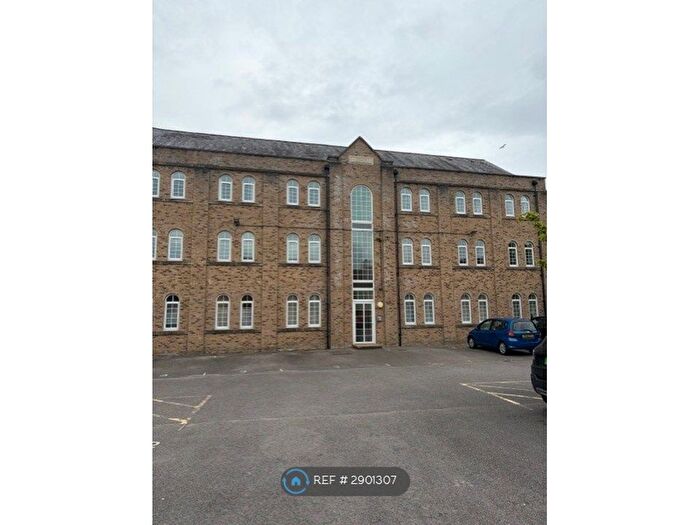 2 Bedroom Flat To Rent In Alicia Close, Swindon, SN25