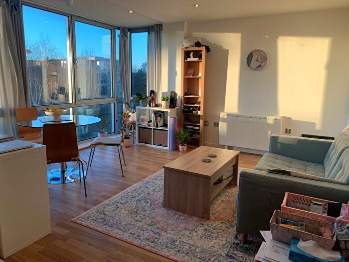 2 Bedroom Flat To Rent In Mermaid House, Cross Street, PO1