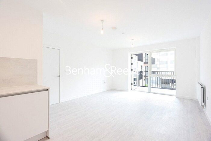 1 Bedroom Flat To Rent In Farine Avenue, Hayes, UB3