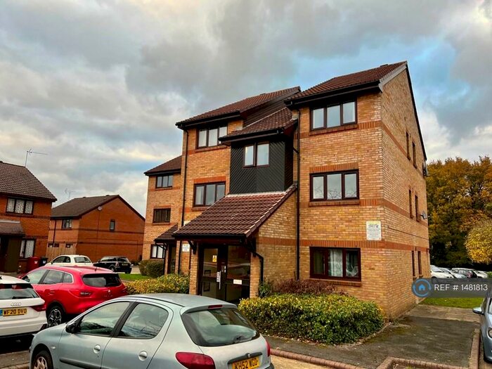 1 Bedroom Flat To Rent In Littlebrook Avenue, Slough, SL2