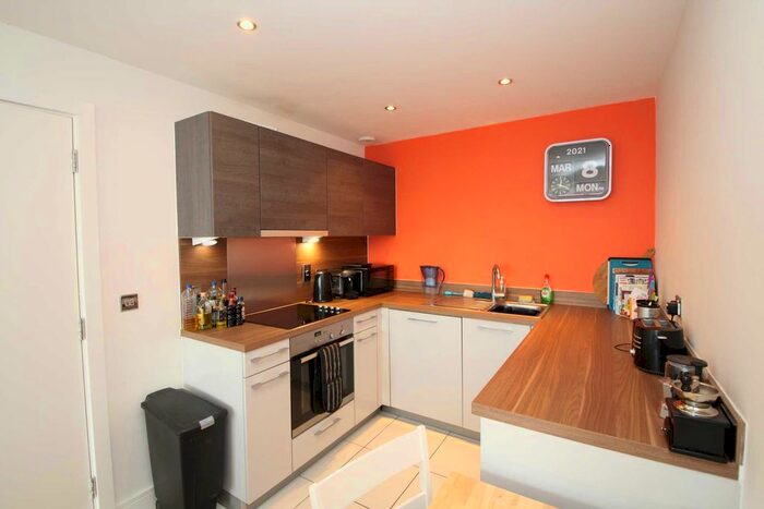 1 Bedroom Flat To Rent In Kd Tower, Cotterells HP1