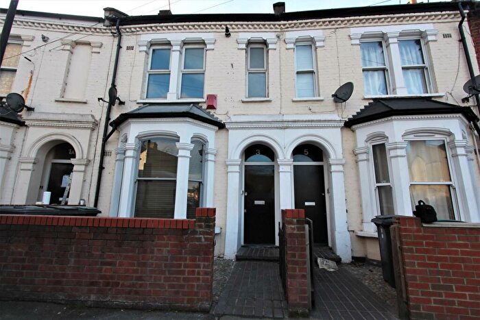 2 Bedroom Flat To Rent In Suffield Road, Seven Sisters, N15