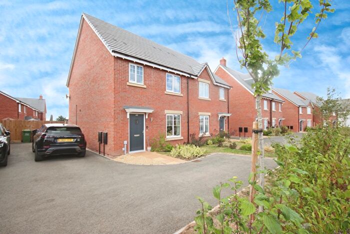3 Bedroom Semi-Detached House For Sale In Brooklime Road, Warwick, Warwickshire, CV34