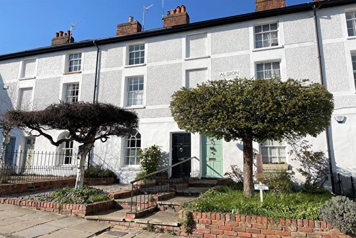 3 Bedroom House For Sale In Albion Terrace, West Street, RG9