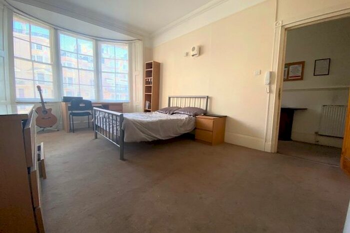 1 Bedroom Flat To Rent In Bedford Square, Brighton, BN1
