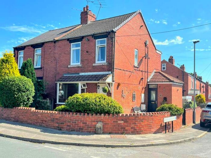 Houses for sale & to rent in S75 1AN, Laburnum View, Darton West Barnsley