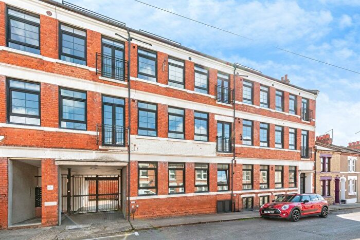 2 Bedroom Flat For Sale In Artizan Road, Northampton, NN1