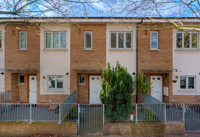 2 Bedroom Terraced House To Rent In Yew Tree Close, SE13